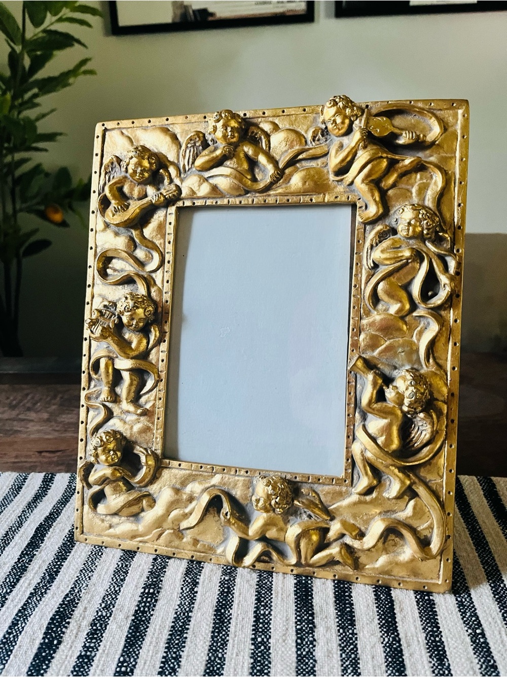 Vintage Gold Ornate Cherub Resin picture frame Table decor